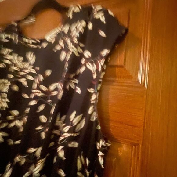 Classy Floral Dress - Picture 4 of 10